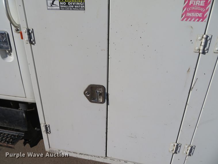 image for item DH0528 1998 International 4700  utility truck with crane