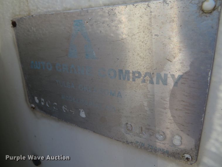 image for item DH0528 1998 International 4700  utility truck with crane