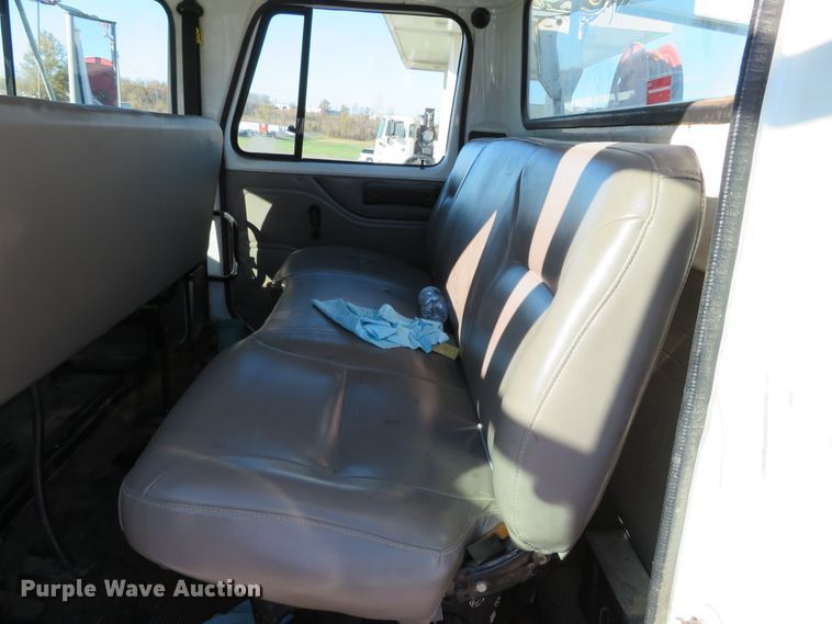 image for item DH0528 1998 International 4700  utility truck with crane