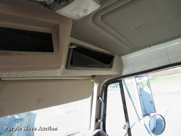 image for item DH0528 1998 International 4700  utility truck with crane