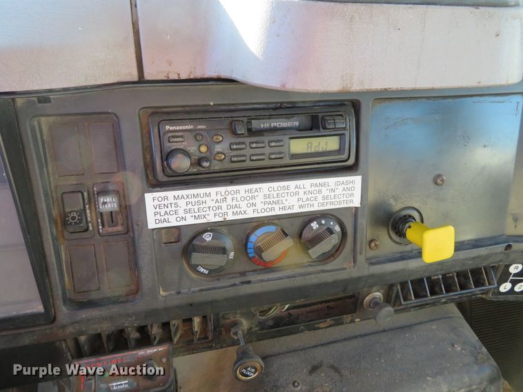 image for item DH0528 1998 International 4700  utility truck with crane