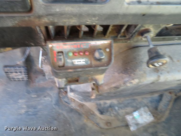 image for item DH0528 1998 International 4700  utility truck with crane