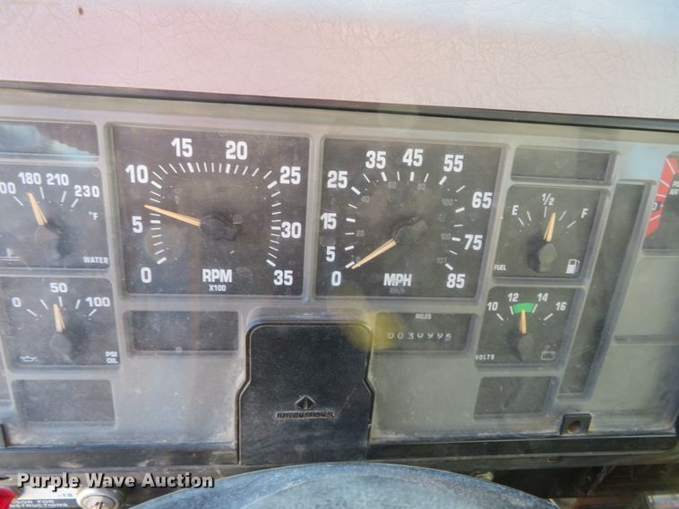 image for item DH0528 1998 International 4700  utility truck with crane