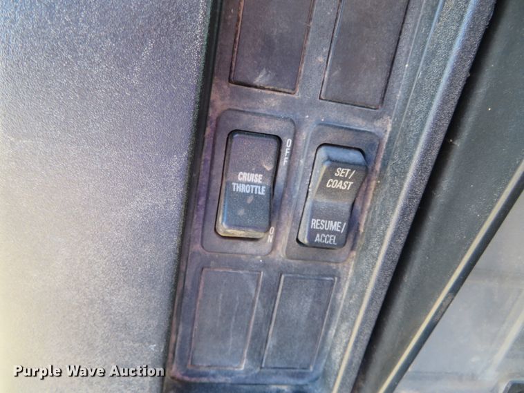 image for item DH0528 1998 International 4700  utility truck with crane