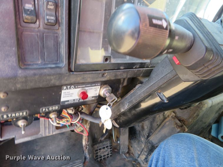 image for item DH0528 1998 International 4700  utility truck with crane