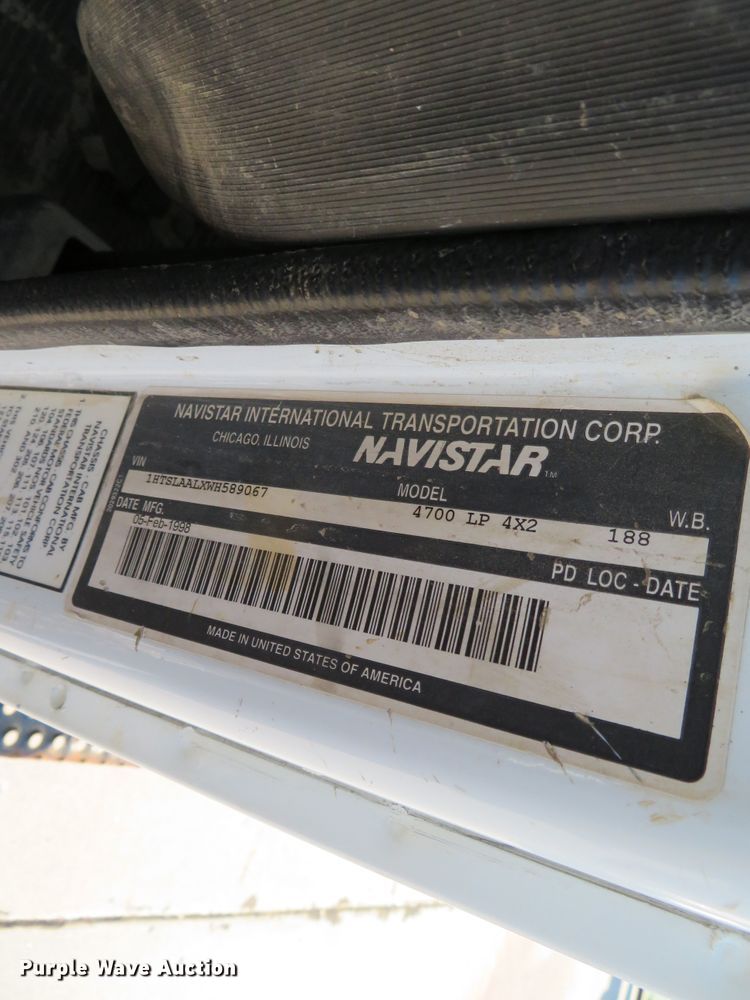 image for item DH0528 1998 International 4700  utility truck with crane