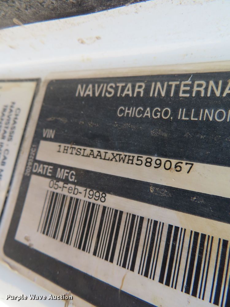 image for item DH0528 1998 International 4700  utility truck with crane