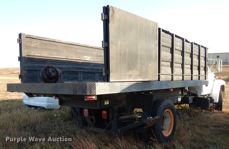 image for item DH3324 1991 Ford F600  scissor lift truck