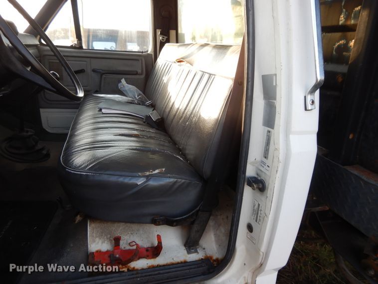 image for item DH3324 1991 Ford F600  scissor lift truck