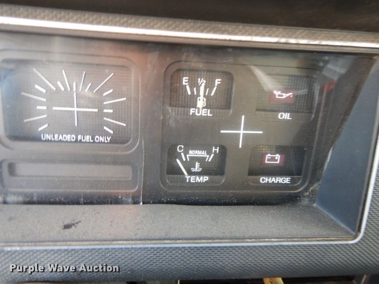 image for item DH3324 1991 Ford F600  scissor lift truck