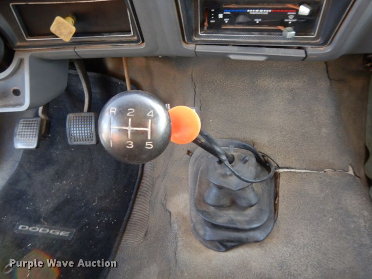 image for item DH3324 1991 Ford F600  scissor lift truck