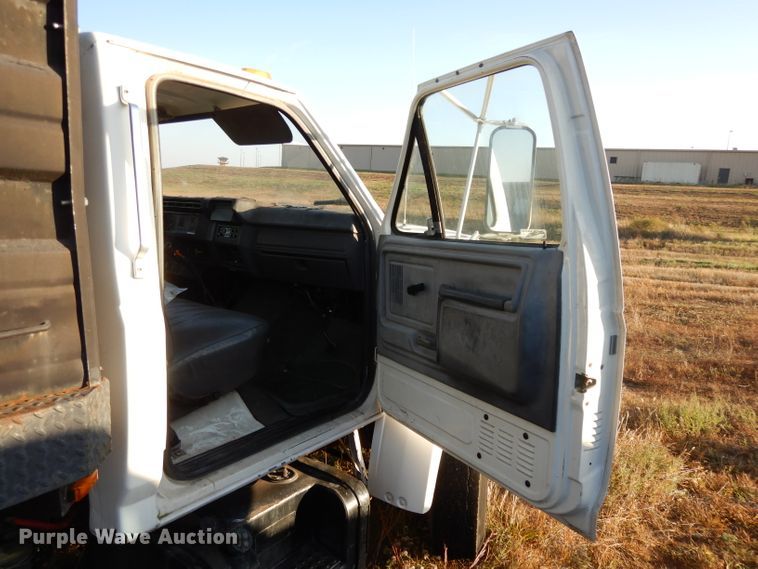 image for item DH3324 1991 Ford F600  scissor lift truck