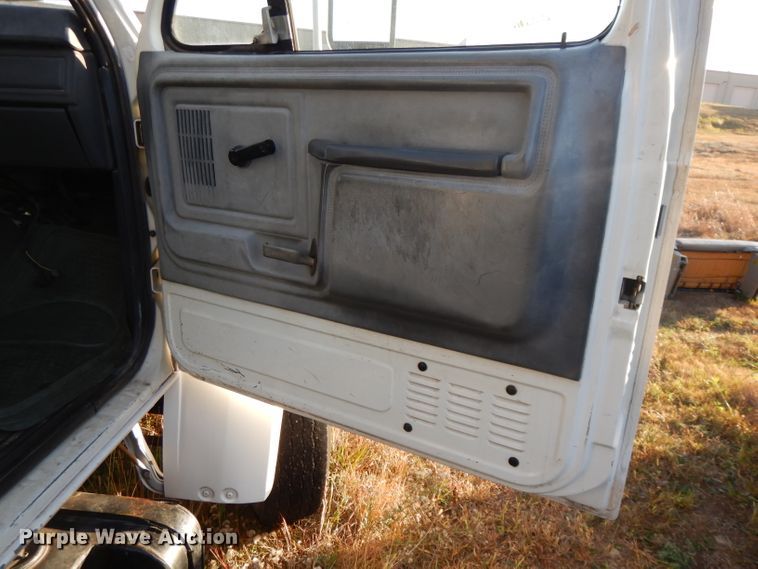 image for item DH3324 1991 Ford F600  scissor lift truck