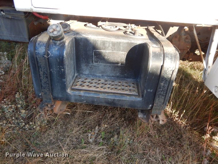 image for item DH3324 1991 Ford F600  scissor lift truck