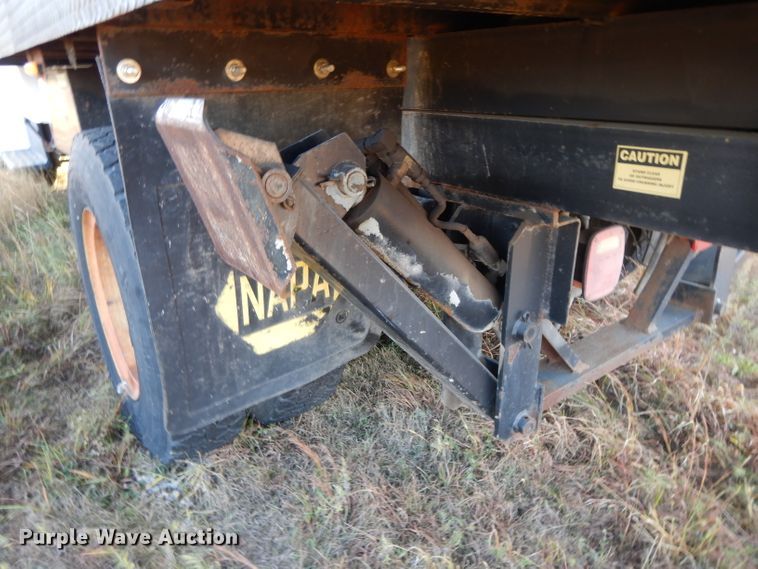 image for item DH3324 1991 Ford F600  scissor lift truck