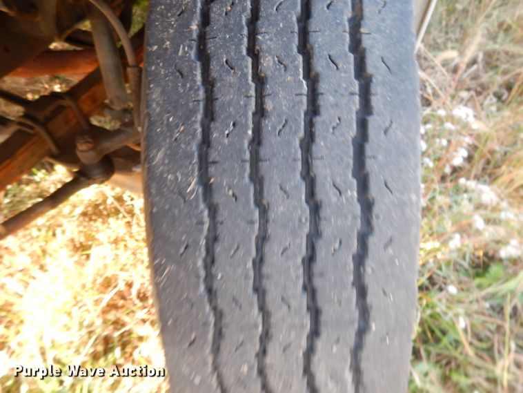 image for item DH3324 1991 Ford F600  scissor lift truck