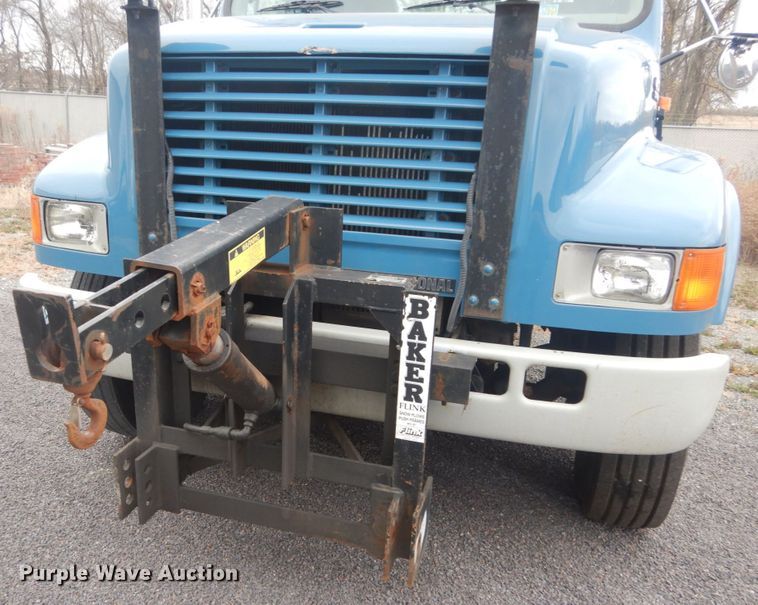 image for item DI1046 2001 International 4900  truck cab and chassis