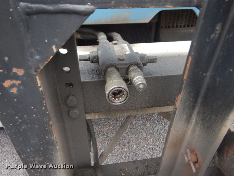 image for item DI1046 2001 International 4900  truck cab and chassis