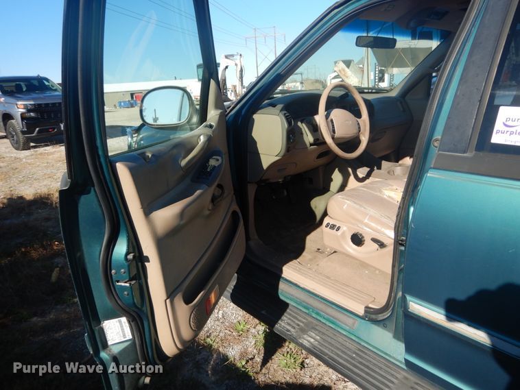 image for item DI1050 1997 Ford Expedition XLT  SUV