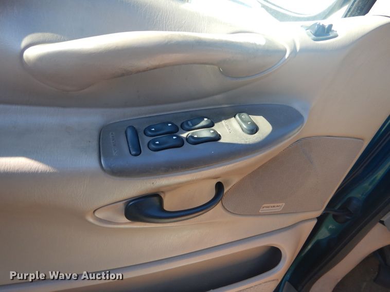 image for item DI1050 1997 Ford Expedition XLT  SUV