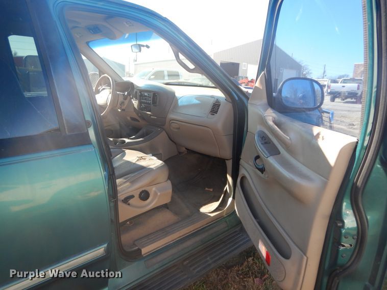 image for item DI1050 1997 Ford Expedition XLT  SUV
