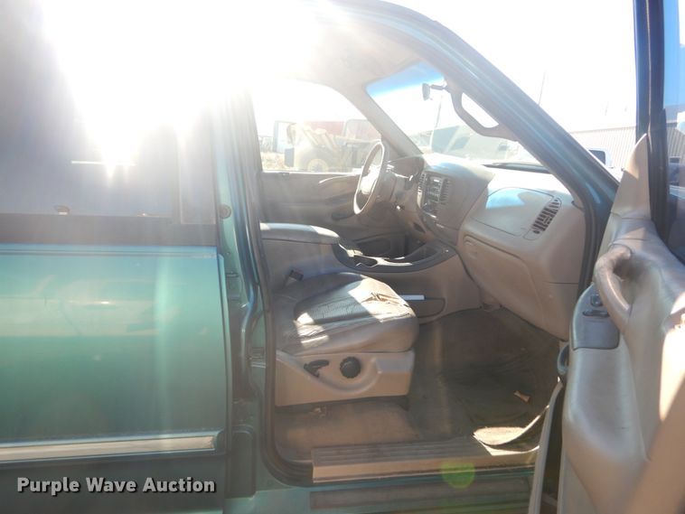 image for item DI1050 1997 Ford Expedition XLT  SUV