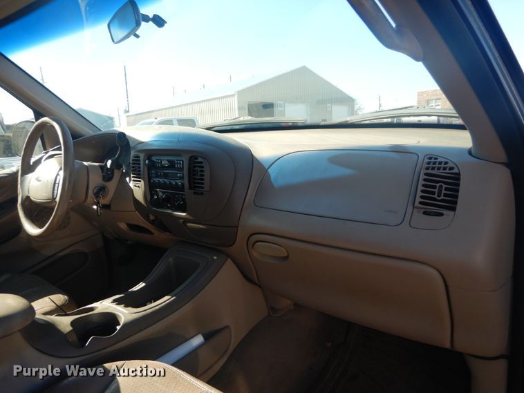 image for item DI1050 1997 Ford Expedition XLT  SUV