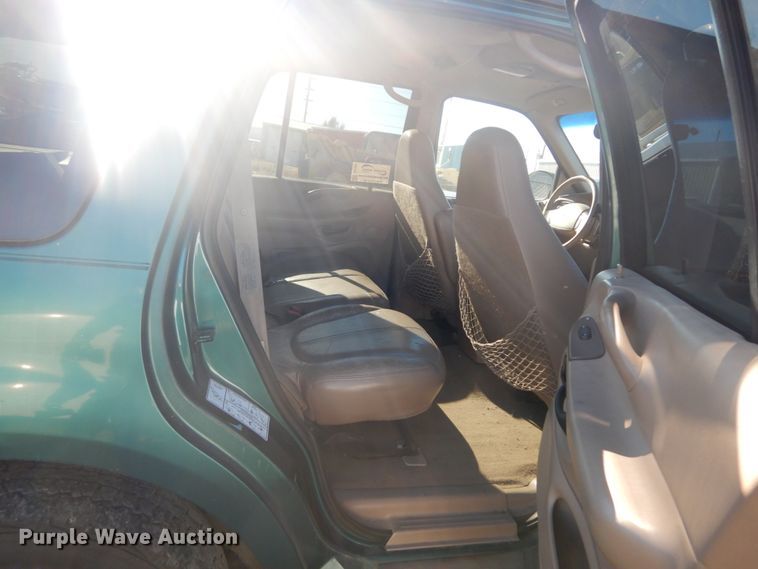 image for item DI1050 1997 Ford Expedition XLT  SUV