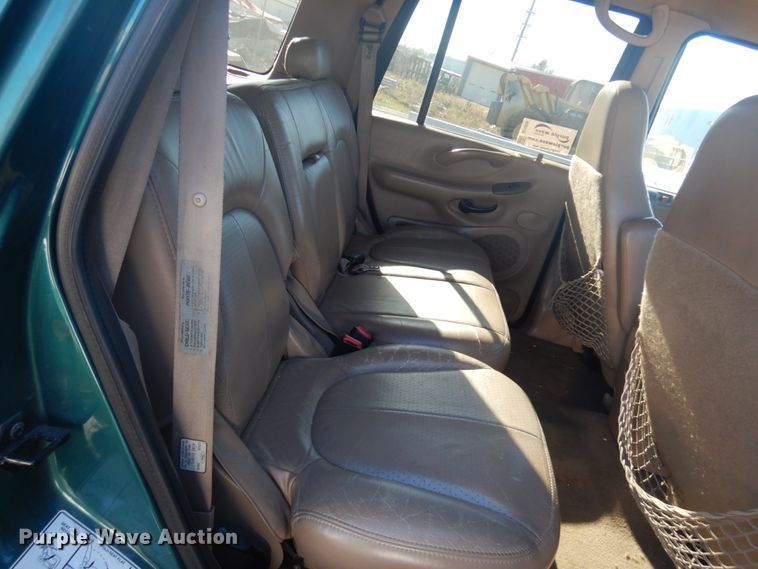 image for item DI1050 1997 Ford Expedition XLT  SUV