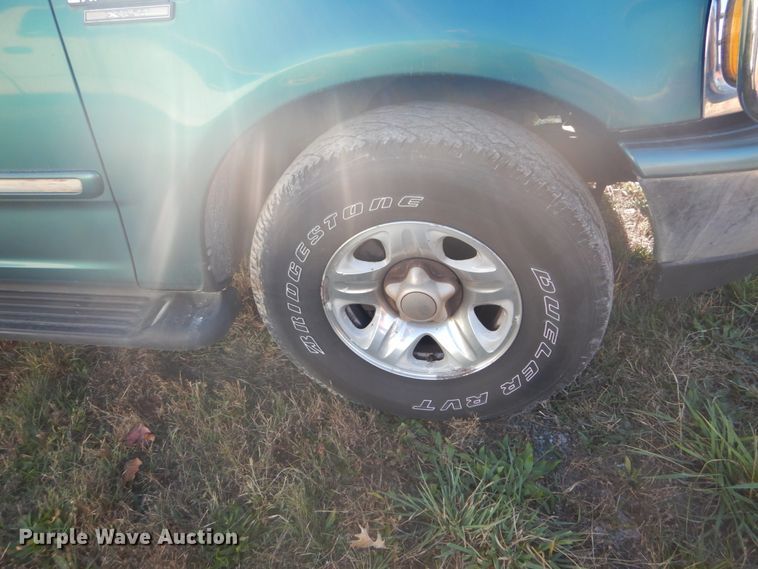 image for item DI1050 1997 Ford Expedition XLT  SUV