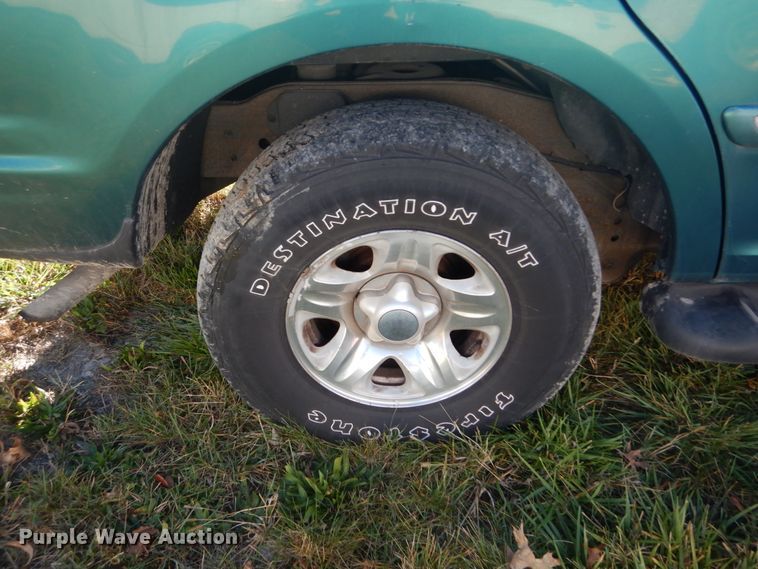 image for item DI1050 1997 Ford Expedition XLT  SUV