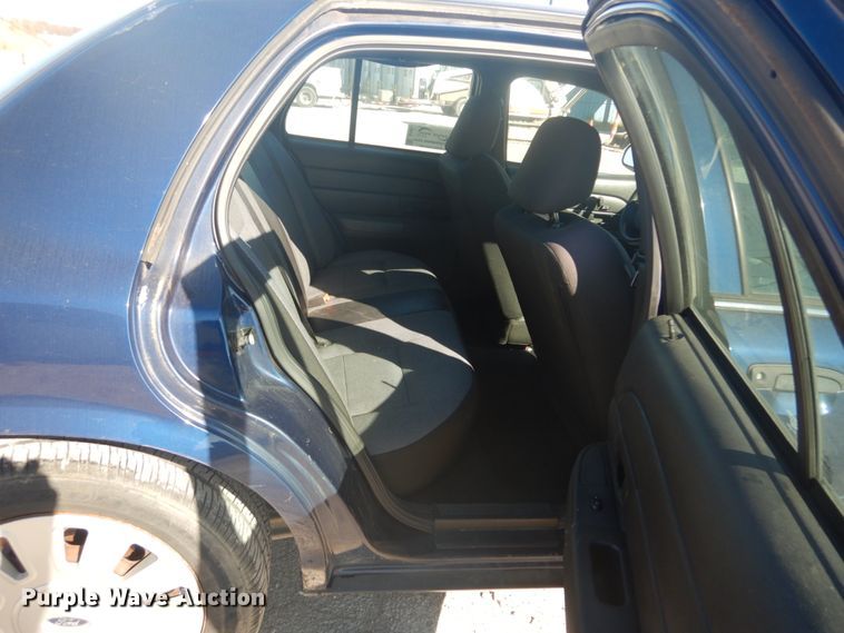 image for item DI1052 2006 Ford Crown Victoria Police Interceptor