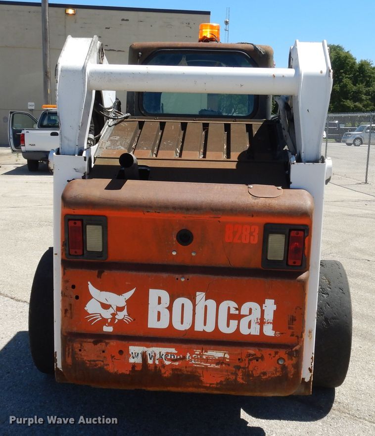 image for item DI7520 2005 Bobcat S300  skid steer loader