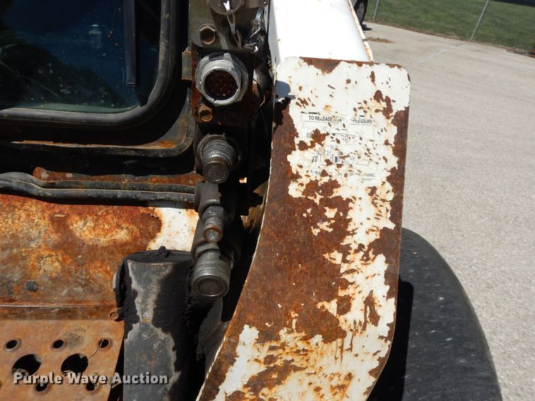 image for item DI7520 2005 Bobcat S300  skid steer loader