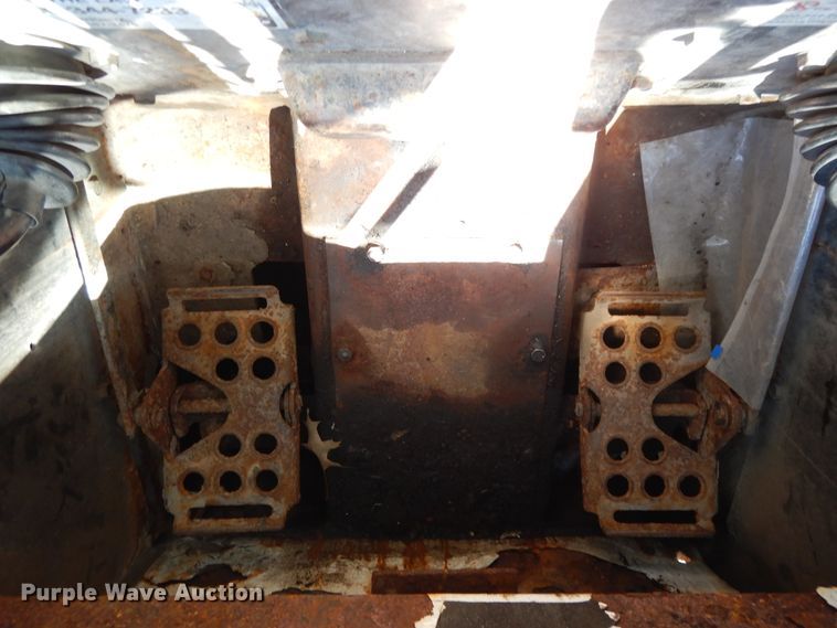 image for item DI7520 2005 Bobcat S300  skid steer loader