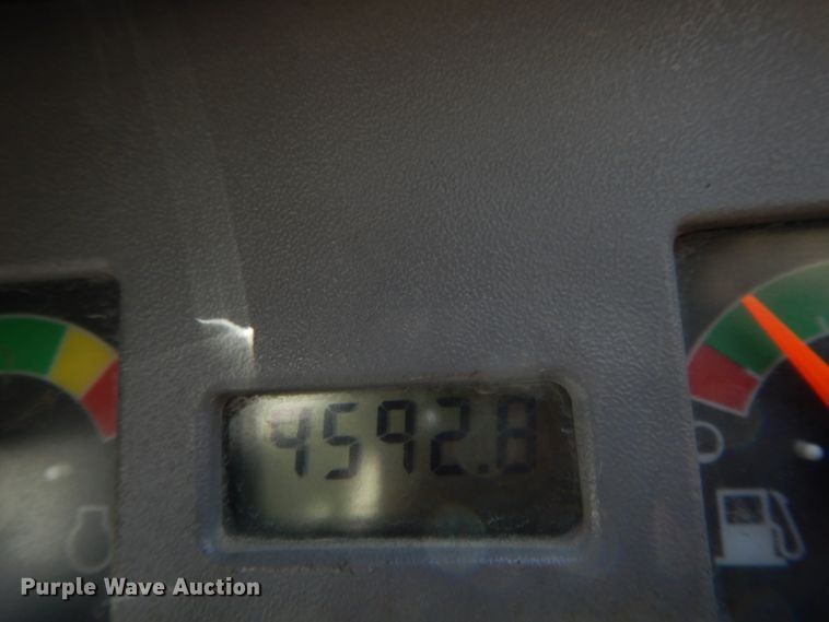 image for item DI7520 2005 Bobcat S300  skid steer loader