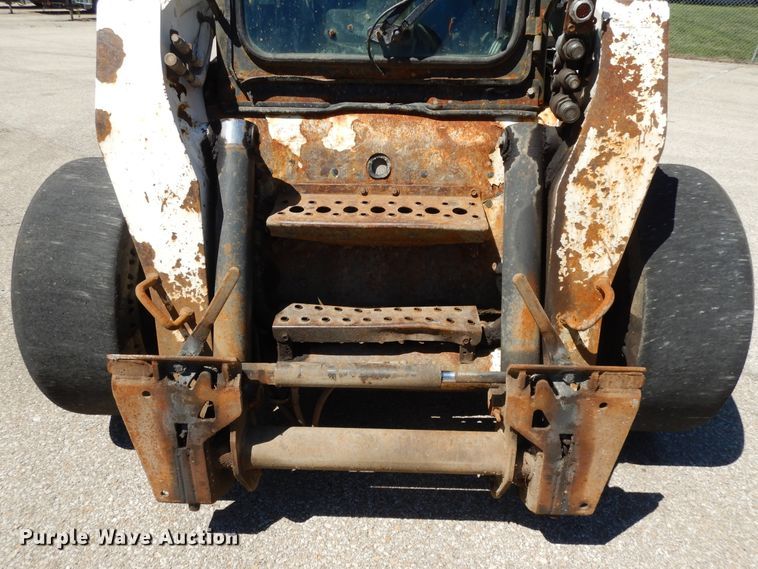 image for item DI7520 2005 Bobcat S300  skid steer loader