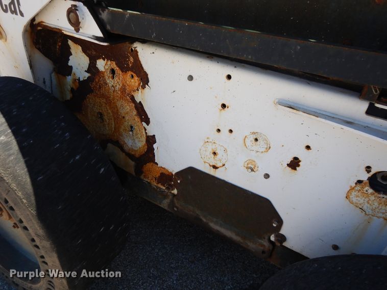 image for item DI7520 2005 Bobcat S300  skid steer loader