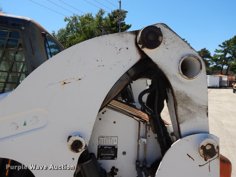 image for item DI7520 2005 Bobcat S300  skid steer loader