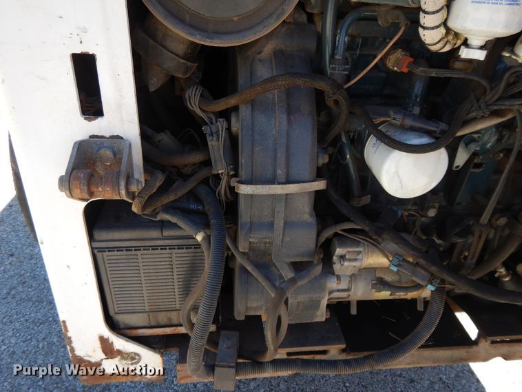 image for item DI7520 2005 Bobcat S300  skid steer loader