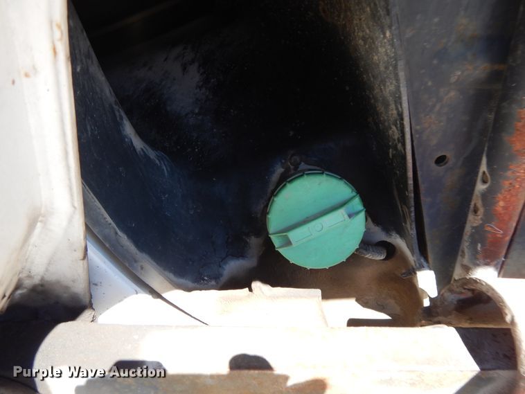 image for item DI7520 2005 Bobcat S300  skid steer loader