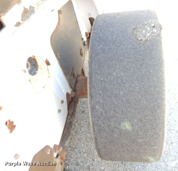 image for item DI7520 2005 Bobcat S300  skid steer loader