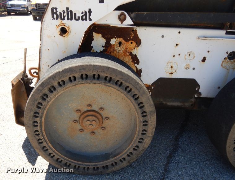 image for item DI7520 2005 Bobcat S300  skid steer loader