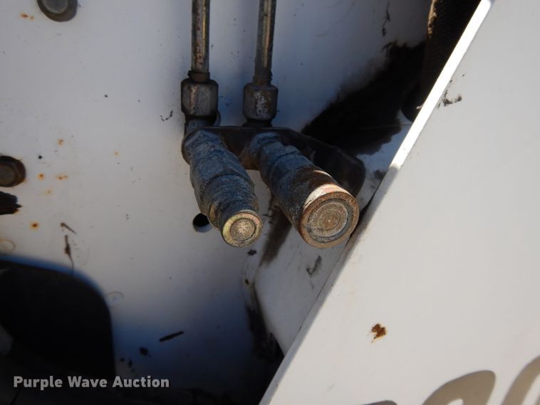 image for item DI7520 2005 Bobcat S300  skid steer loader