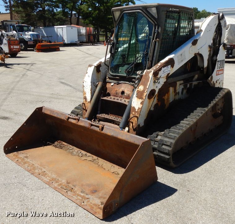 image for item DI7523 2007 Bobcat T300  tracked skid steer loader