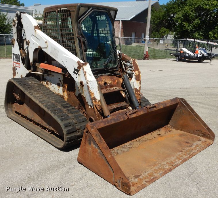 image for item DI7523 2007 Bobcat T300  tracked skid steer loader