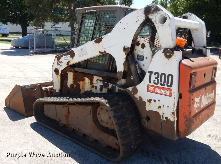 image for item DI7523 2007 Bobcat T300  tracked skid steer loader