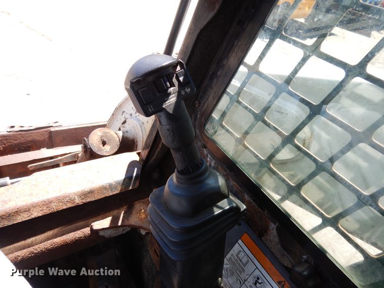 image for item DI7523 2007 Bobcat T300  tracked skid steer loader