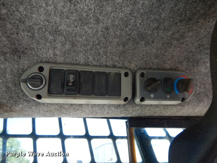 image for item DI7523 2007 Bobcat T300  tracked skid steer loader