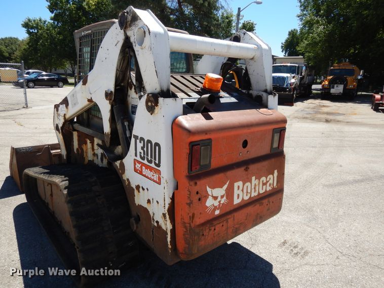 image for item DI7523 2007 Bobcat T300  tracked skid steer loader